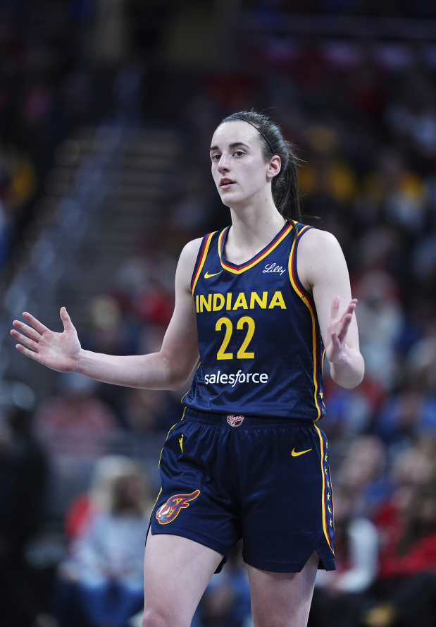 🤕狂热官方：克拉克左股四头肌拉伤将至少缺席两周